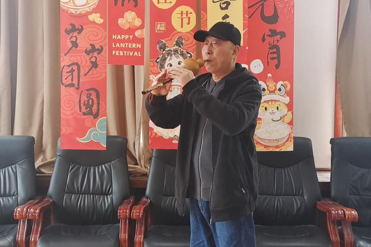  葫芦丝奏响精彩人生  退役军人吴敏免费教学传承民乐情